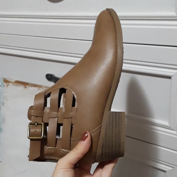 American Eagle Tan Reckless Booties Girls Size 2 - Picture 5 of 10